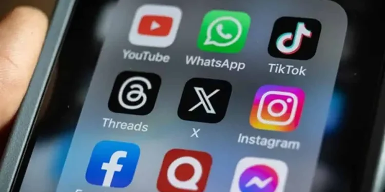 US state bans children under 14 from social media