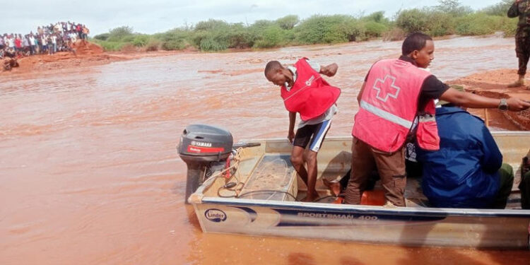 Dramatic rescue after bus swept away in Kenyan floods