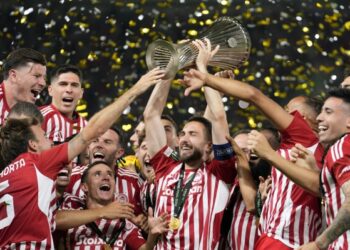 Olympiacos beat Fiorentina to win Europa Conference League