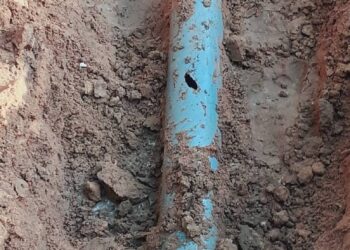 Tema: Water shortage looms after burst pipe in Community One