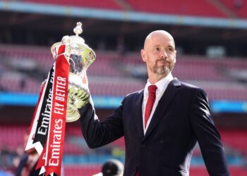 Manchester United manager Erik ten Hag signs contract extension until 2026