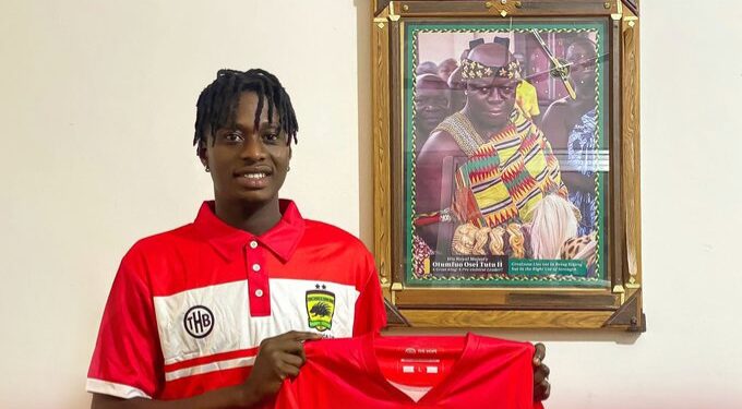 Emmanuel Antwi joins Asante Kotoko on a three-year contract