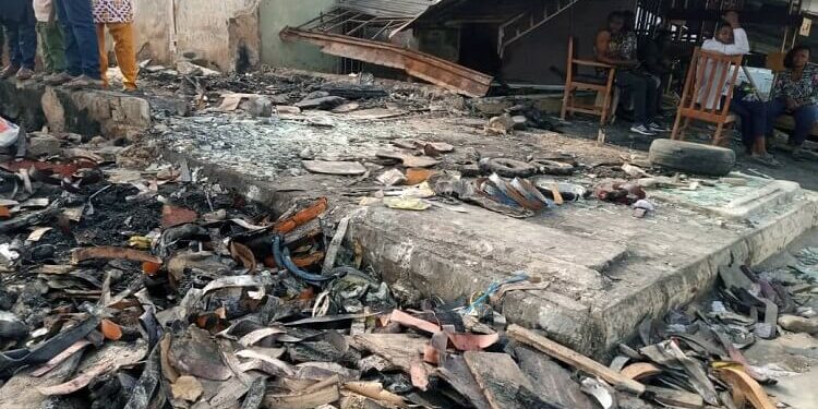 Nigeria: One injured,15 shops destroyed as fire guts Ogun market