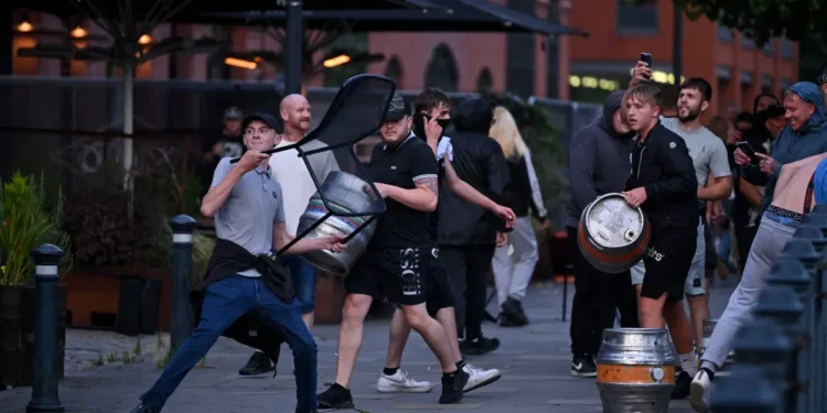 Protesters loot shops as UK riot worsens