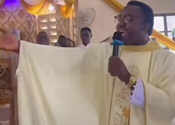 Catholic Priest apologises for singing King Paluta’s song in Church