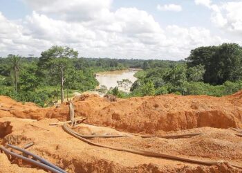 Changfan machine operators “captured” busily operating on River Offin