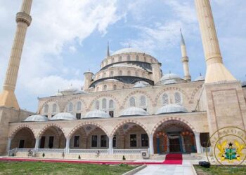 Muslim congregants flee, as bees invade Sunyani Central Mosque