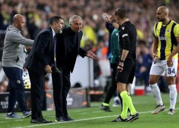UEFA Europa League: Man United draw with Fenerbache as Mourinho sees red