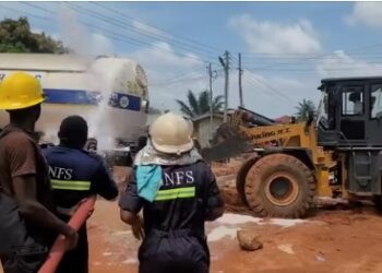 Gas tanker accident at Gbawe: Fire service controls leakage situation