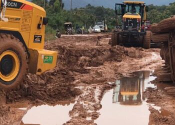 Angry Youth of Nkwanta South grab unidentified foreigners transporting attempting to transport DRIP equipment out of town