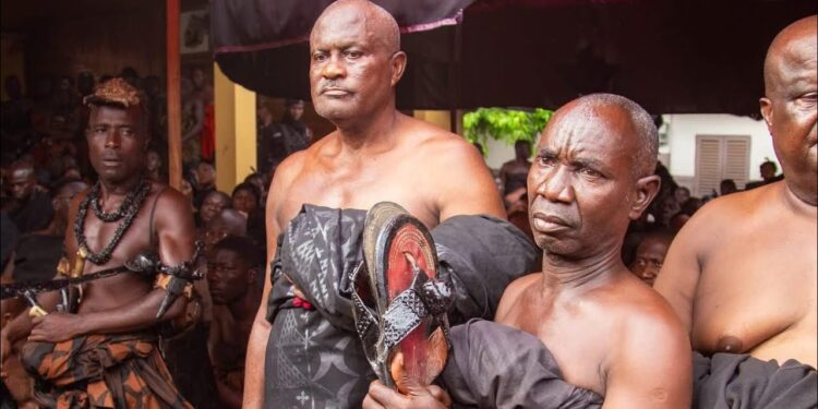 Otumfuo destools Owhinhene