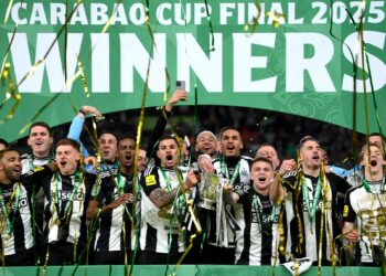 Newcastle defeat Liverpool to lift Carabao Cup