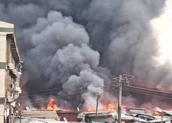 Kumasi: Fire destroys several shops at Adum market [Photos]