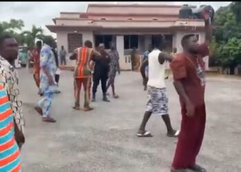 Aggrieved Ga Youths Hooted At President Of GARHC Oboade Notse King Professor Odaifio Welentsi III In Dodowa