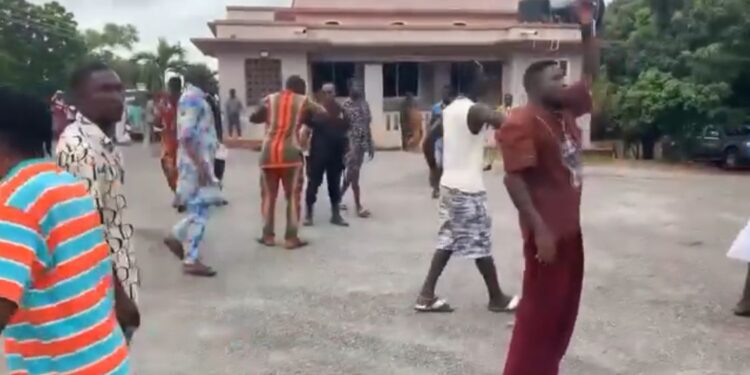 Aggrieved Ga Youths Hooted At President Of GARHC Oboade Notse King Professor Odaifio Welentsi III In Dodowa