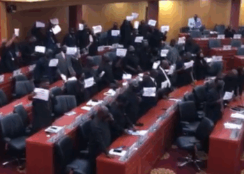 Minority uproar forces Speaker to halt proceedings in Kpandai seat row