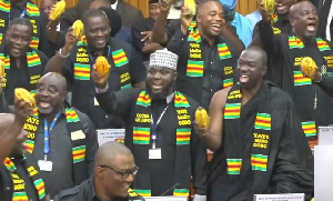 ‘Cocoa Akuafo Yayɛ Mɔbɔ Dodo’: Watch as NPP MPs ‘mourn’ farmers at Mahama’s SONA