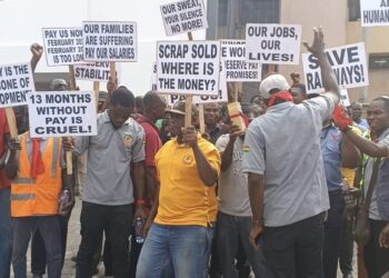 Railway workers protest over salary arrears