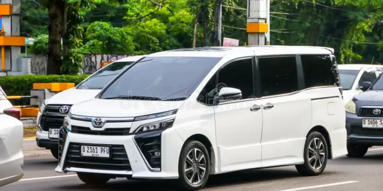 Transport operators reject NRSA ban on Toyota Voxy for commercial use