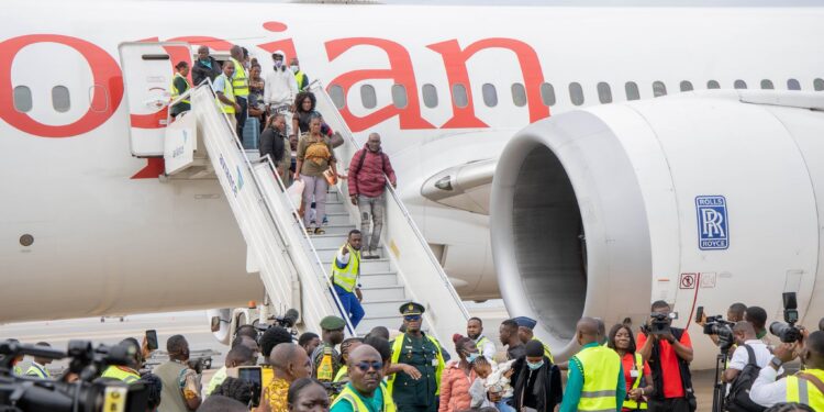 GH¢5,000, GhanaMustGo Bag Full of Items: See the packages given to Ghanaians returning from SA