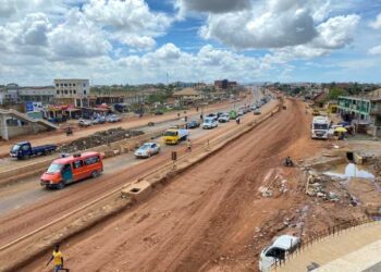 Motorists force open closed section of Buduburam–Kasoa Highway amid traffic chaos