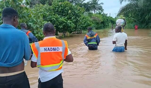 Central Region floods kill 18, displace dozens